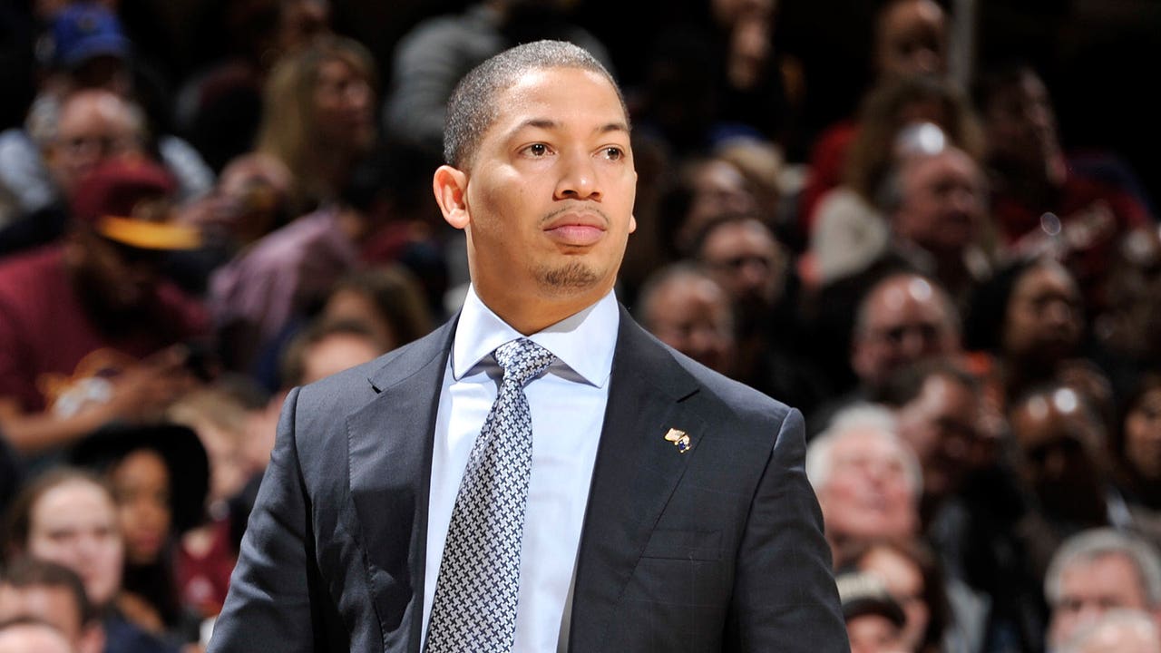 New Cavs coach Lue gets 2nd win, picked to coach East All-Stars